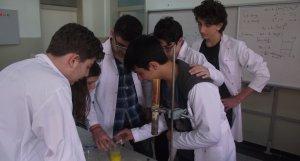Kimya Laboratuvarımızda 9. Sınıflarımız Deney Yapıyorlar