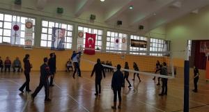 Öğretmenler ve 12A Voleybol Karşılaşması