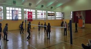 Öğretmenler ve 12A Voleybol Karşılaşması