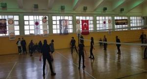 Öğretmenler ve 12A Voleybol Karşılaşması