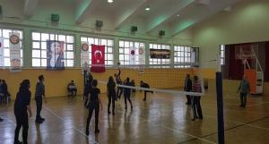 Öğretmenler ve 12A Voleybol Karşılaşması