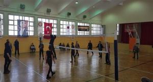 Öğretmenler ve 12A Voleybol Karşılaşması