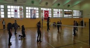 Öğretmenler ve 12A Voleybol Karşılaşması