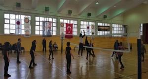 Öğretmenler ve 12A Voleybol Karşılaşması