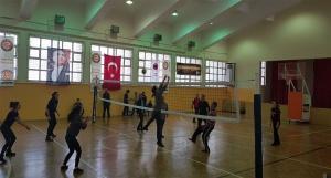 Öğretmenler ve 12A Voleybol Karşılaşması