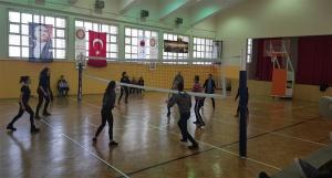 Öğretmenler ve 12A Voleybol Karşılaşması