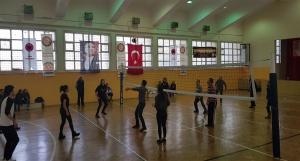 Öğretmenler ve 12A Voleybol Karşılaşması