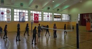 Öğretmenler ve 12A Voleybol Karşılaşması