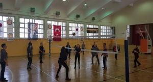 Öğretmenler ve 12A Voleybol Karşılaşması