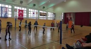 Öğretmenler ve 12A Voleybol Karşılaşması