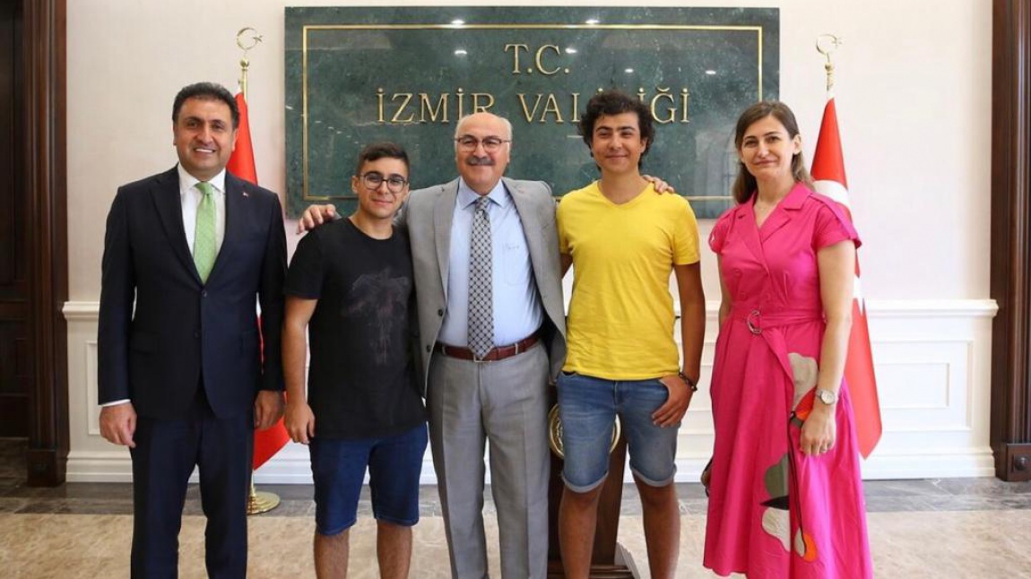 İzmir Valisi Sayın Yavuz Selim Köşger Öğrencilerimizi Onore Etti