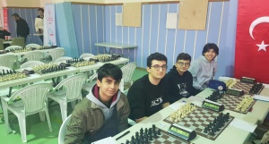 Satranç Turnuvasında Kupayı Kaldırdık