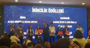 55.si Düzenlenen TÜBİTAK 2204A Lise Öğrencileri Araştırma Projeleri Yarışması İzmir Bölgesinde İki Birincilik Bir İkincilik Aldık