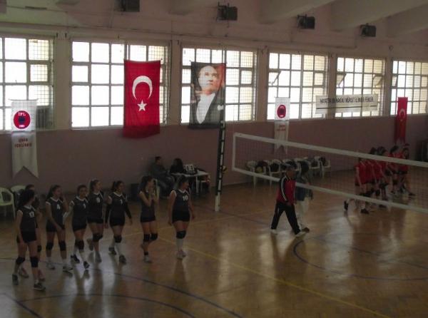 Kız Voleybol Takımımız Liseler Arası Voleybol Turnuvasına Katıldı