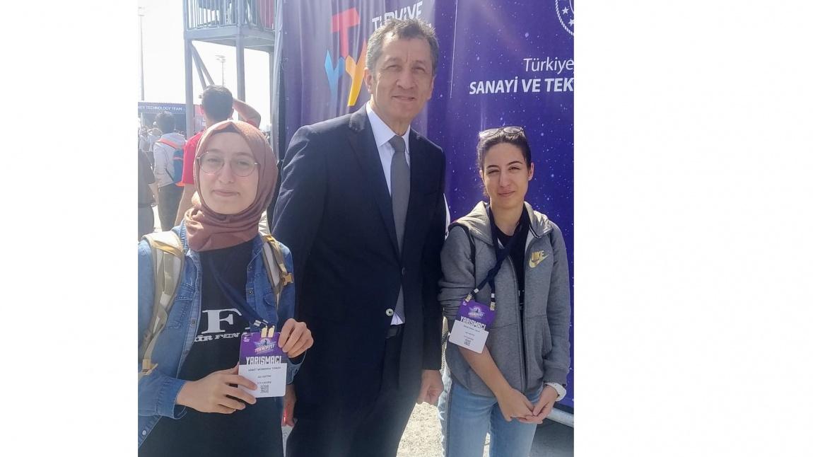 TeknoFest 2019 - Bakanlarımız ve Tanınmış Kişilerle Öğrencilerimizin Fotoğrafları