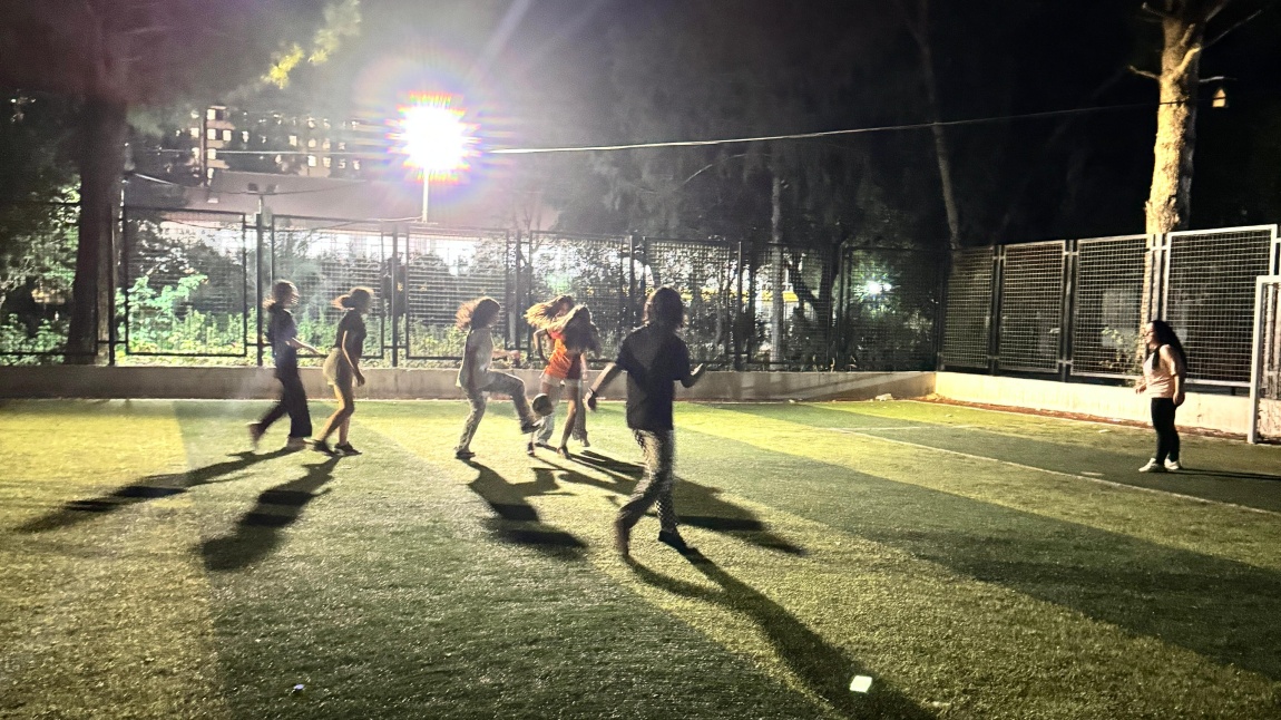 Halı Sahada Kızlarımız Futbol Oynadı